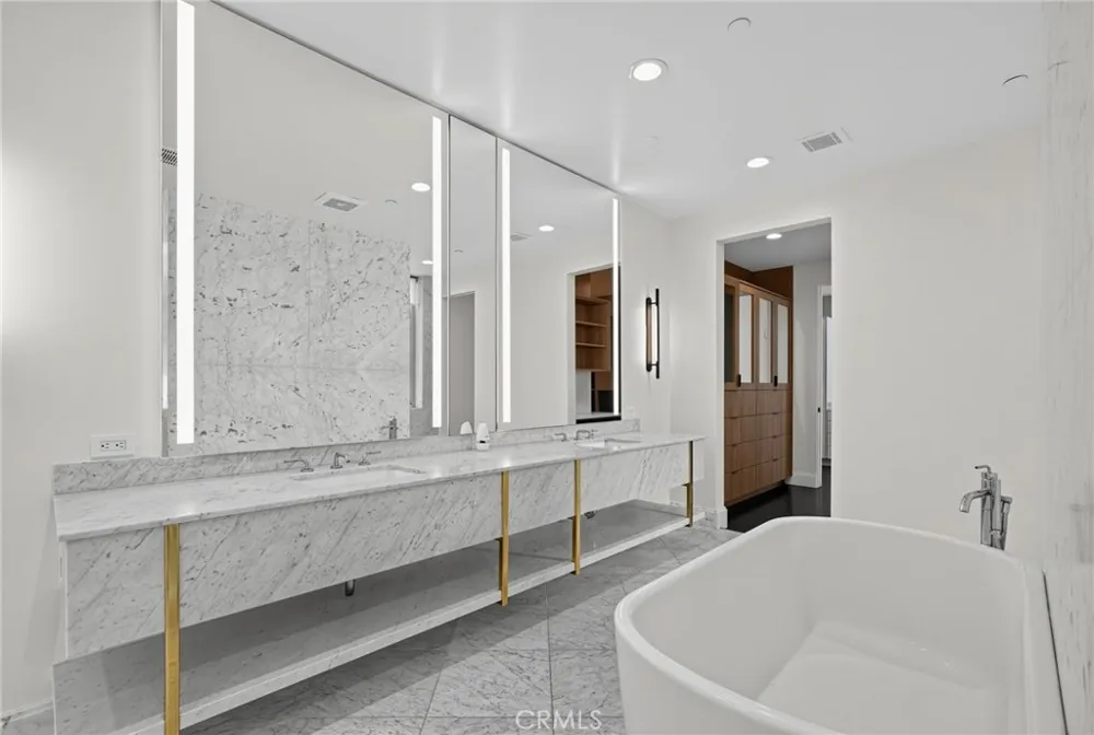 1941 Curson Los Angeles, CA 90046