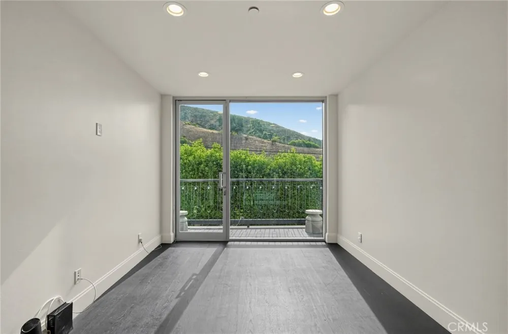1941 Curson Los Angeles, CA 90046