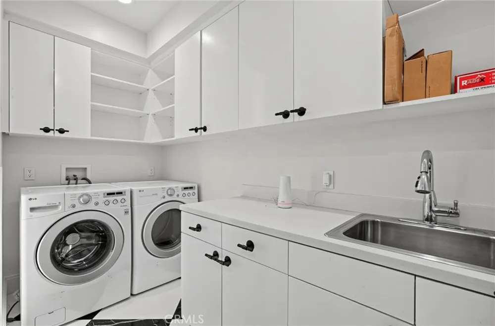 1941 Curson Los Angeles, CA 90046