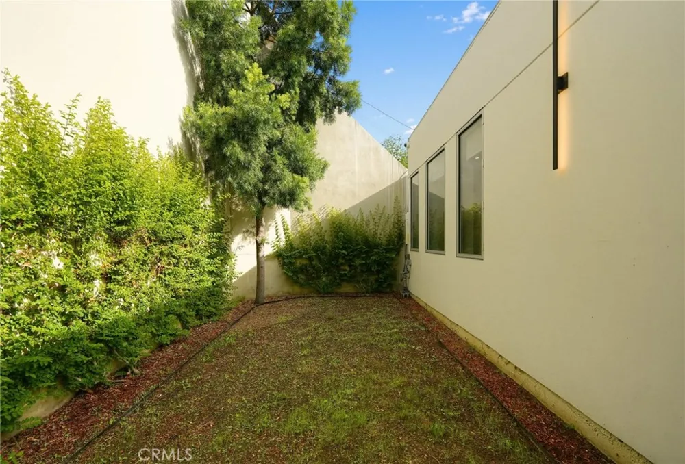 1941 Curson Los Angeles, CA 90046