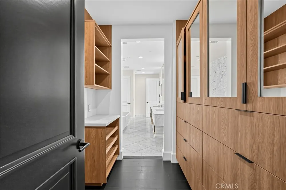1941 Curson Los Angeles, CA 90046