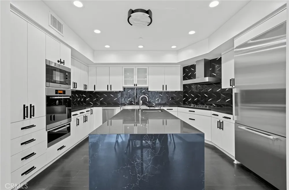 1941 Curson Los Angeles, CA 90046