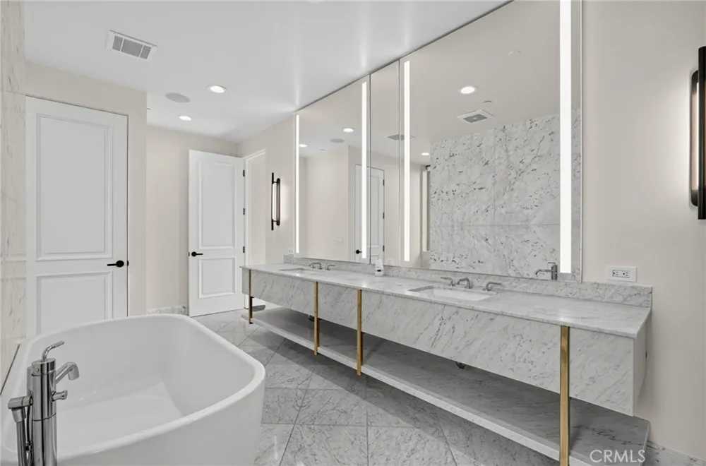 1941 Curson Los Angeles, CA 90046