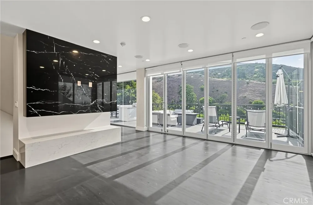 1941 Curson Los Angeles, CA 90046