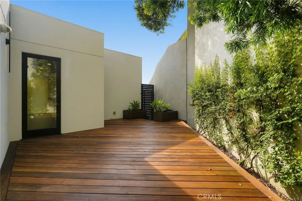 1941 Curson Los Angeles, CA 90046