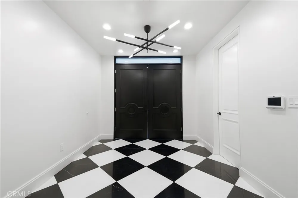 1941 Curson Los Angeles, CA 90046