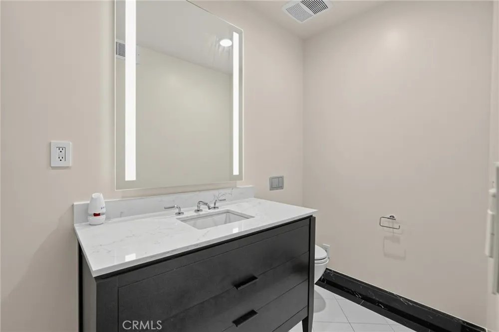 1941 Curson Los Angeles, CA 90046