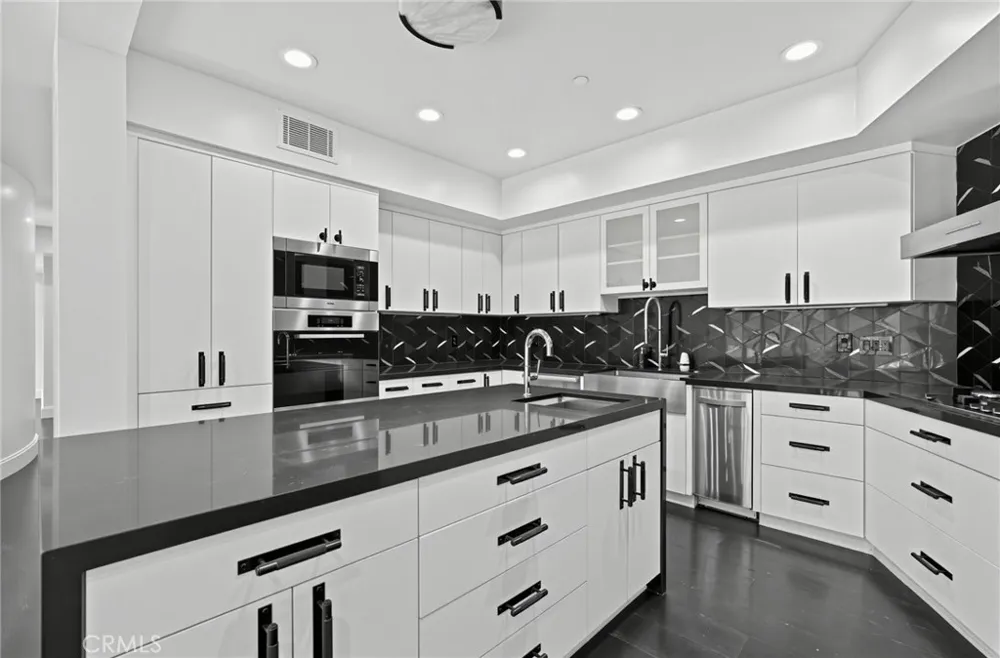 1941 Curson Los Angeles, CA 90046