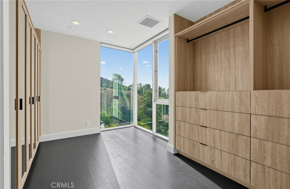 1941 Curson Los Angeles, CA 90046