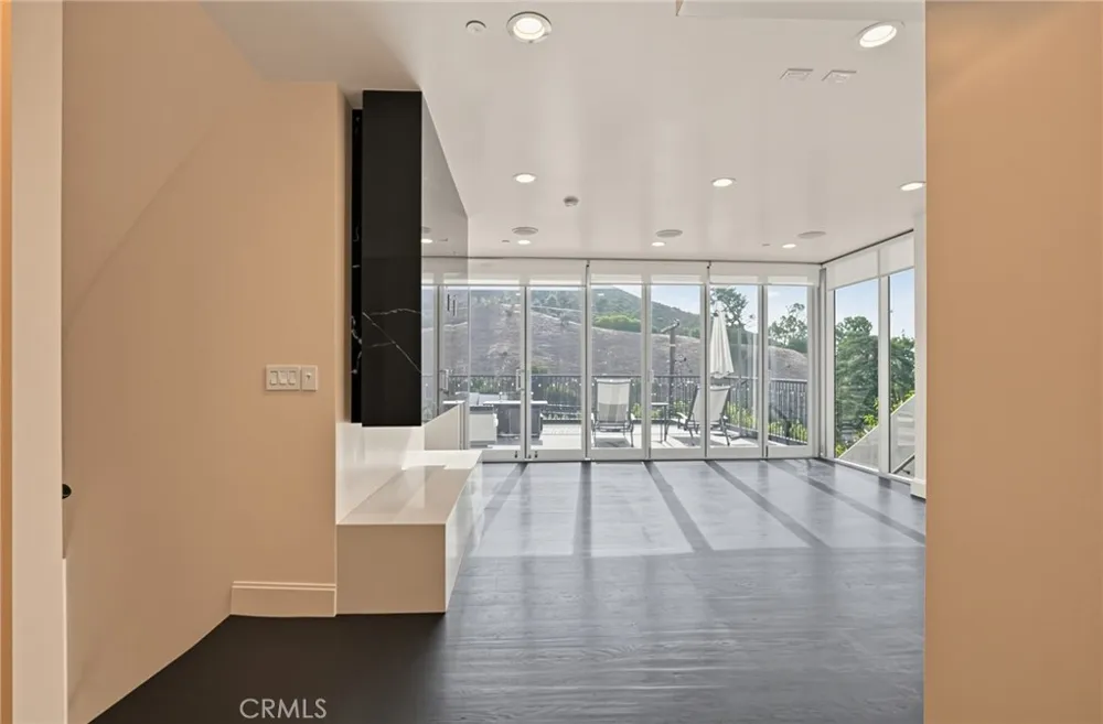 1941 Curson Los Angeles, CA 90046