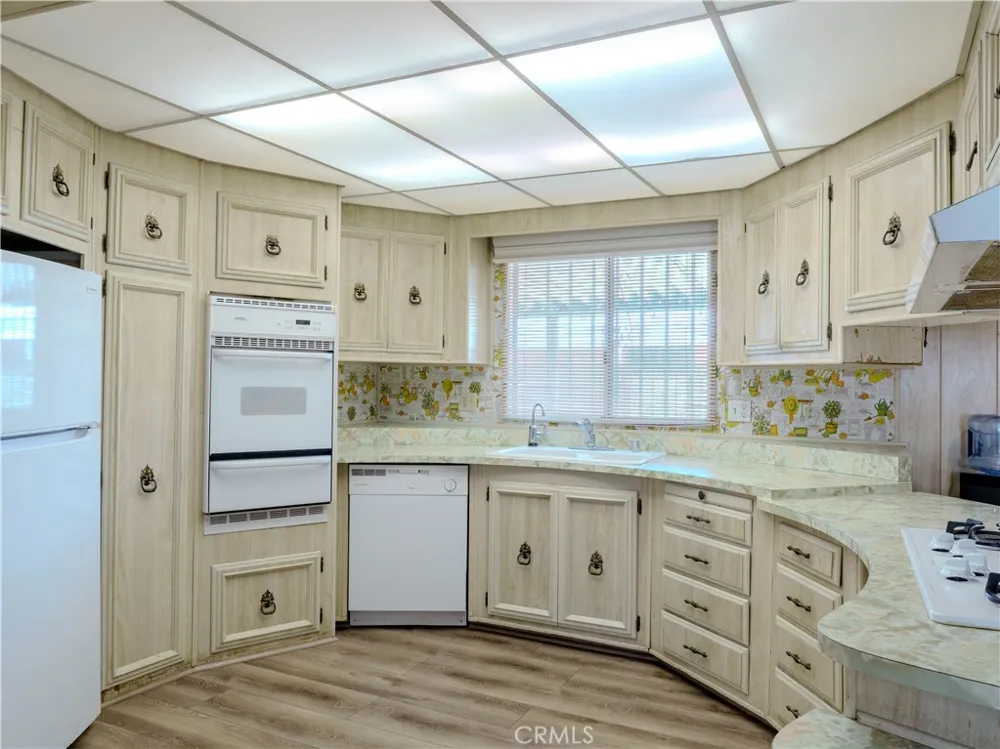 554 Castille Hemet, CA 92543