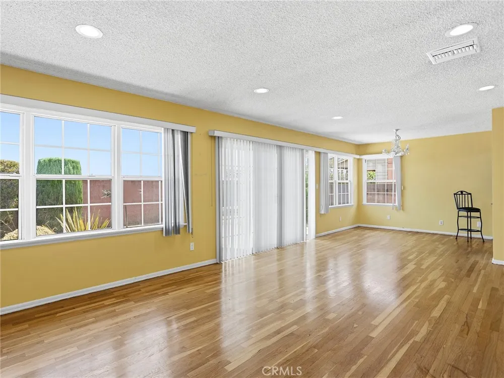 13208 S Manhattan Place Gardena, CA 90249