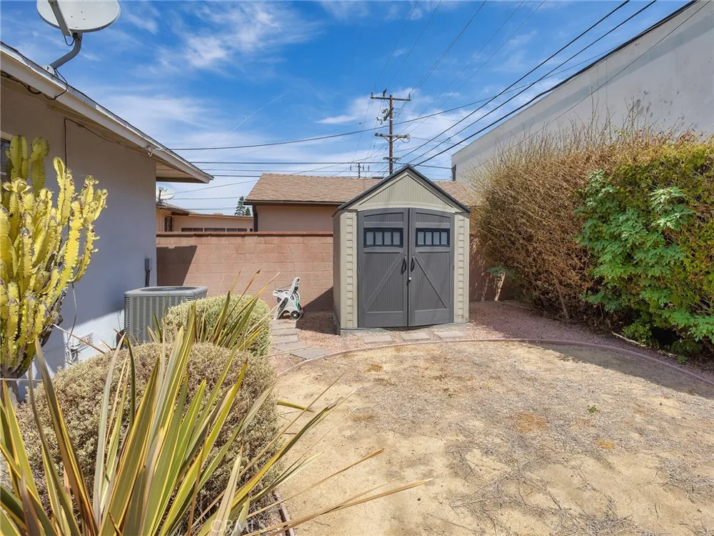 13208 S Manhattan Place Gardena, CA 90249