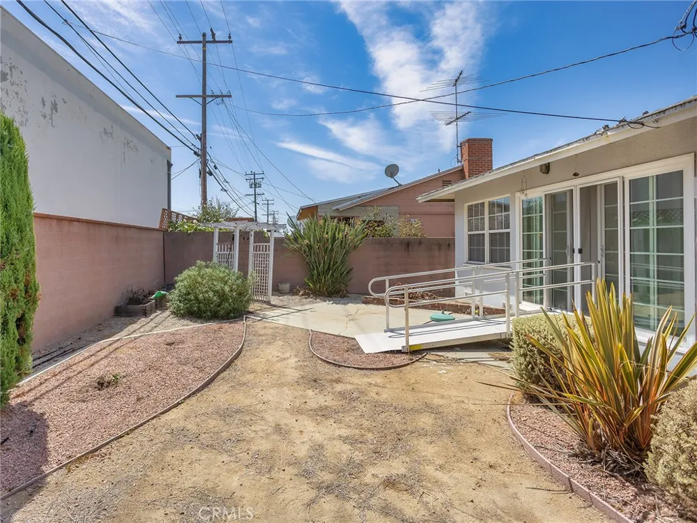 13208 S Manhattan Place Gardena, CA 90249