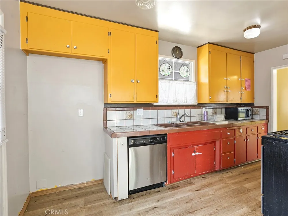 13208 S Manhattan Place Gardena, CA 90249