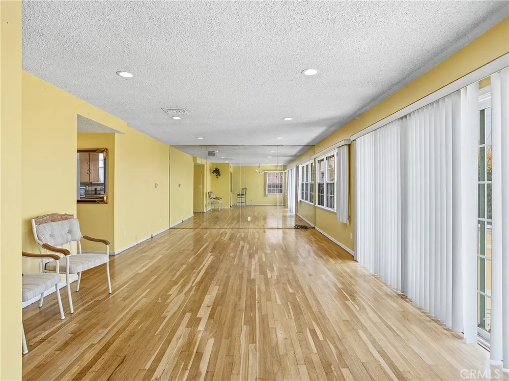 13208 S Manhattan Place Gardena, CA 90249