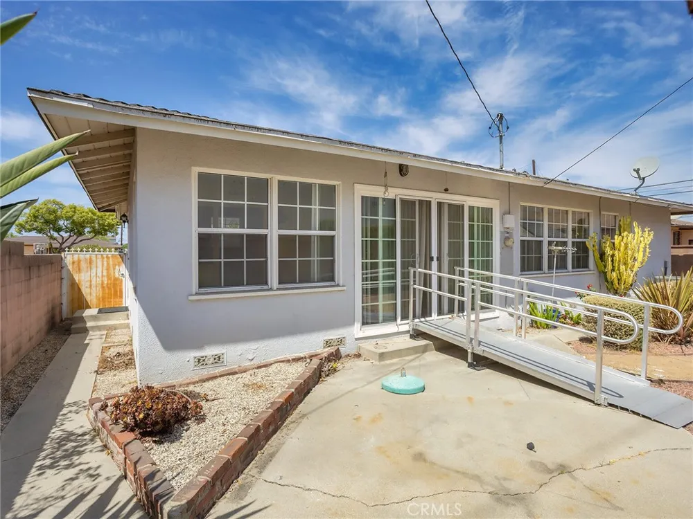 13208 S Manhattan Place Gardena, CA 90249