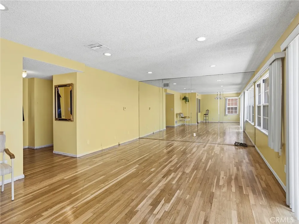 13208 S Manhattan Place Gardena, CA 90249