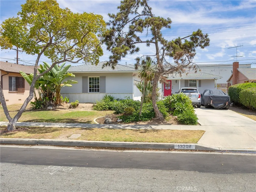 13208 S Manhattan Place Gardena, CA 90249