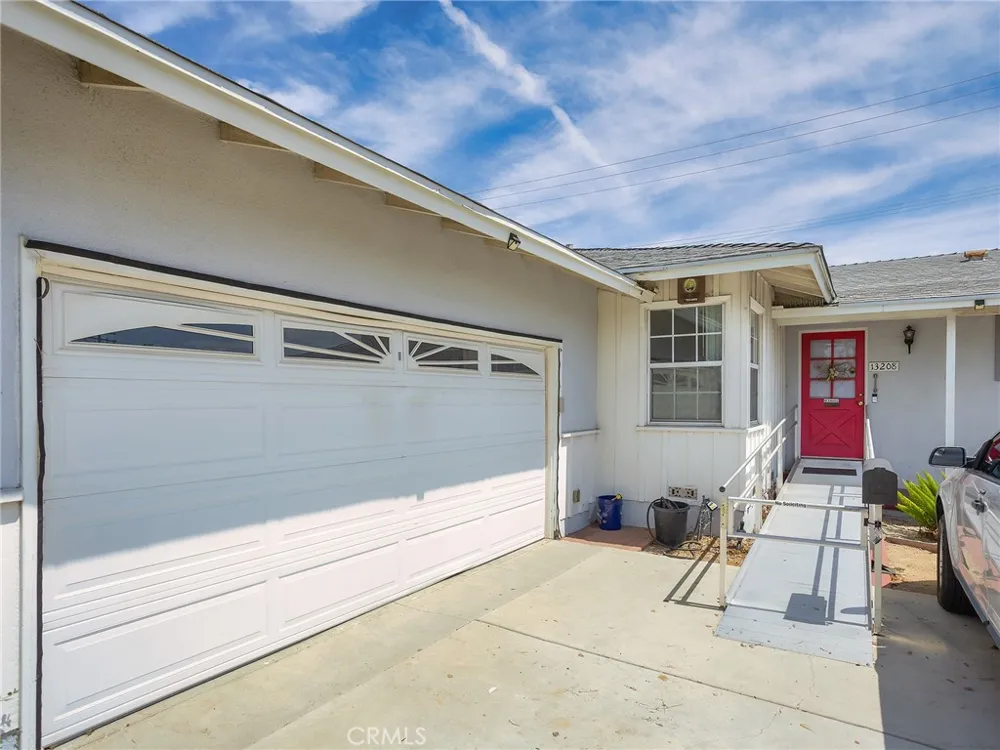 13208 S Manhattan Place Gardena, CA 90249