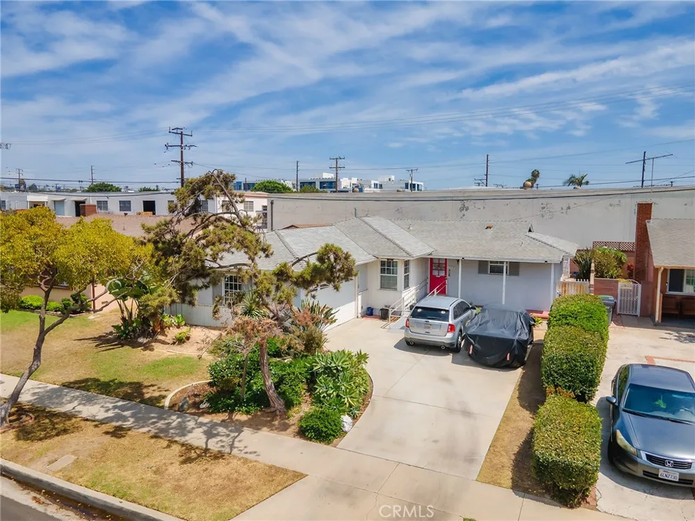 13208 S Manhattan Place Gardena, CA 90249