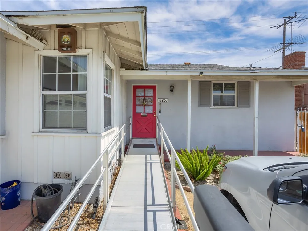 13208 S Manhattan Place Gardena, CA 90249