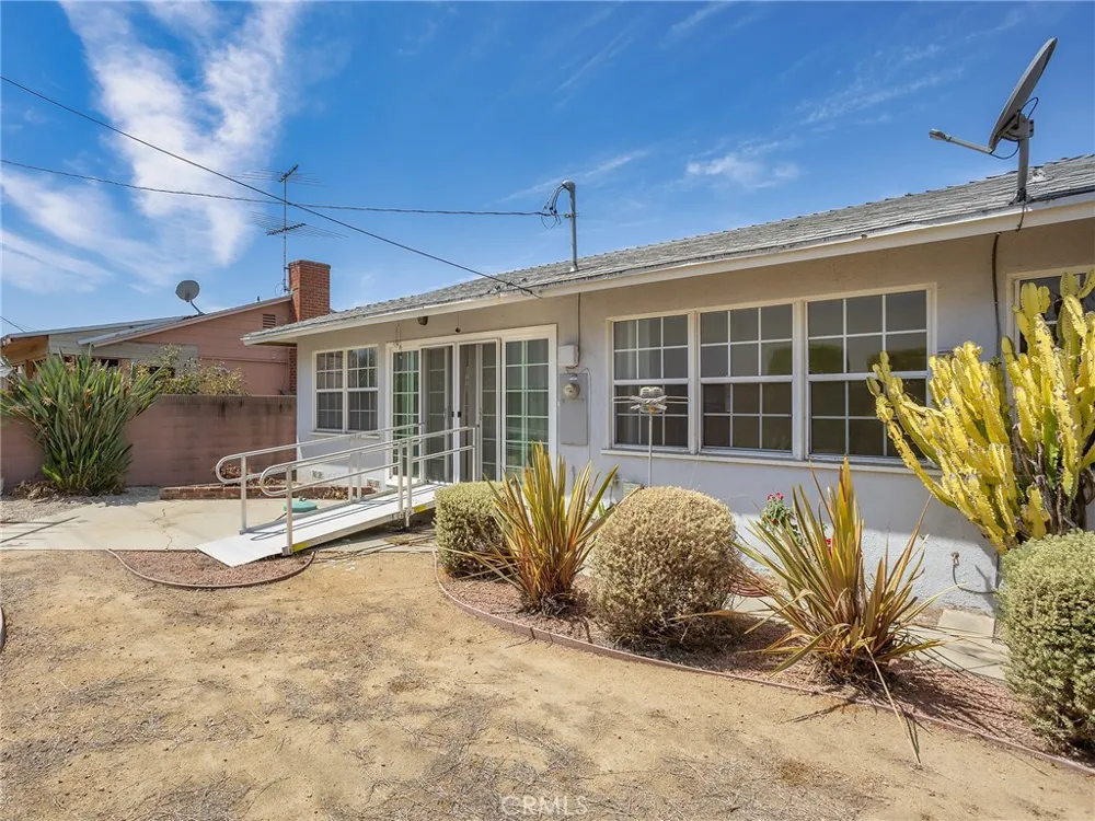 13208 S Manhattan Place Gardena, CA 90249