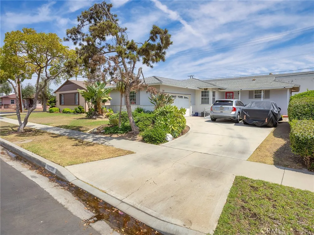 13208 S Manhattan Place Gardena, CA 90249