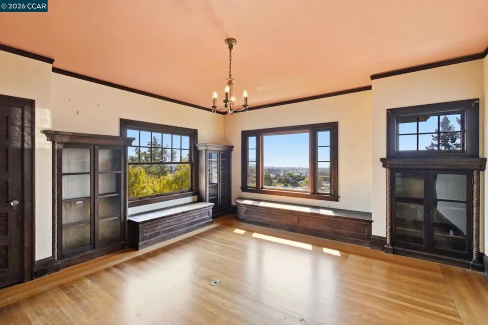 1683 La Loma Ave Berkeley, CA 94709