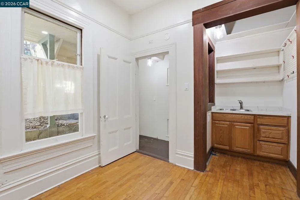 1683 La Loma Ave Berkeley, CA 94709