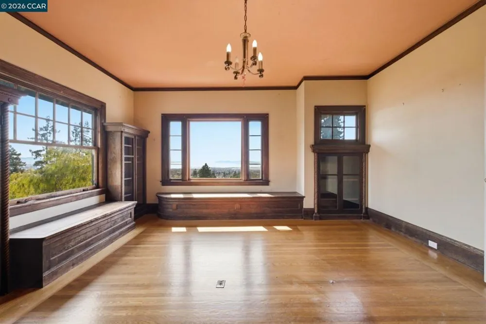 1683 La Loma Ave Berkeley, CA 94709