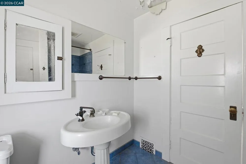 1683 La Loma Ave Berkeley, CA 94709