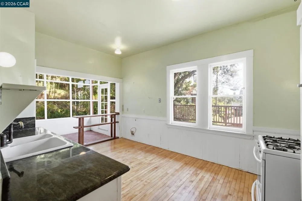 1683 La Loma Ave Berkeley, CA 94709