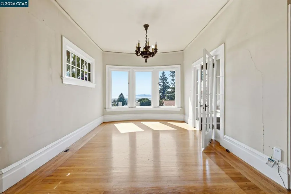 1683 La Loma Ave Berkeley, CA 94709
