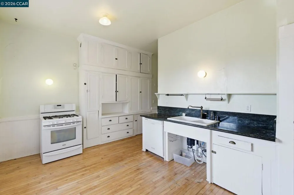 1683 La Loma Ave Berkeley, CA 94709