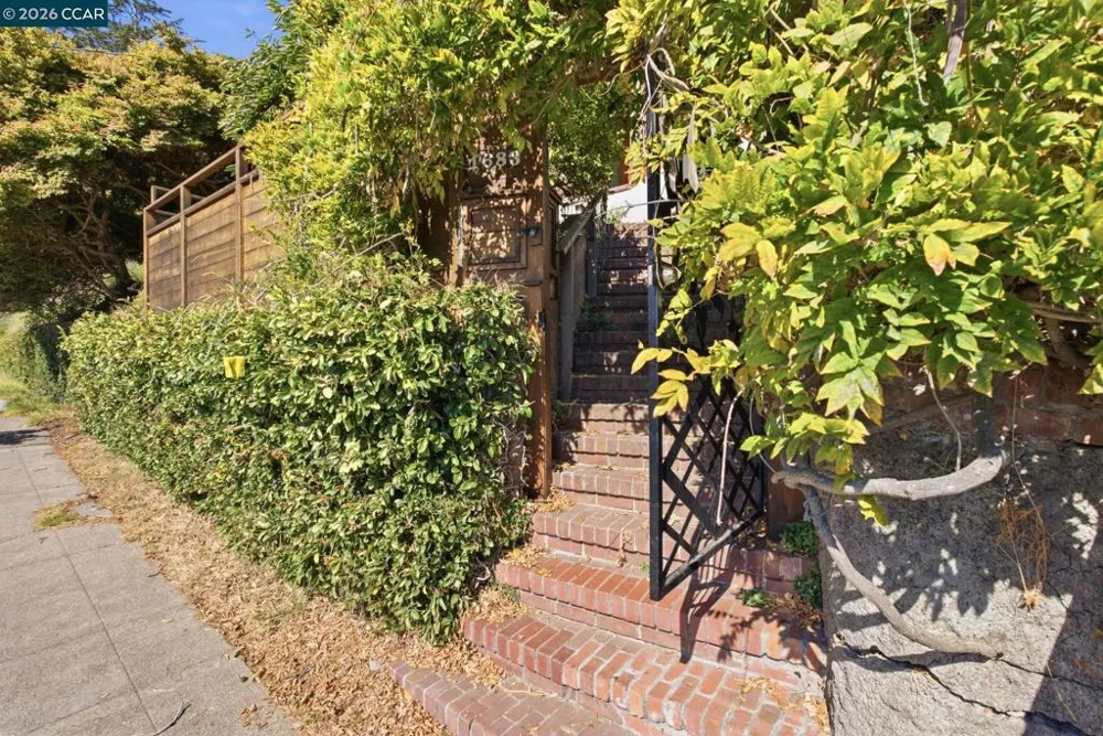 1683 La Loma Ave Berkeley, CA 94709