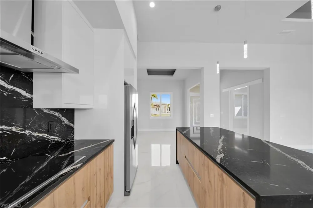 1107 NW 40th Place Cape Coral, FL 33993