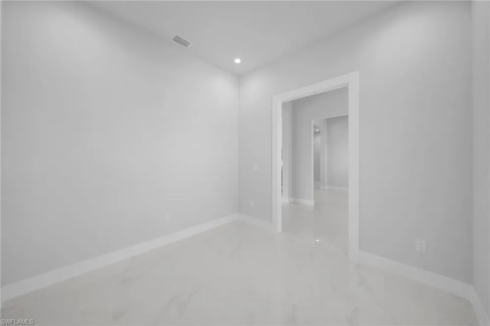 1107 NW 40th Place Cape Coral, FL 33993
