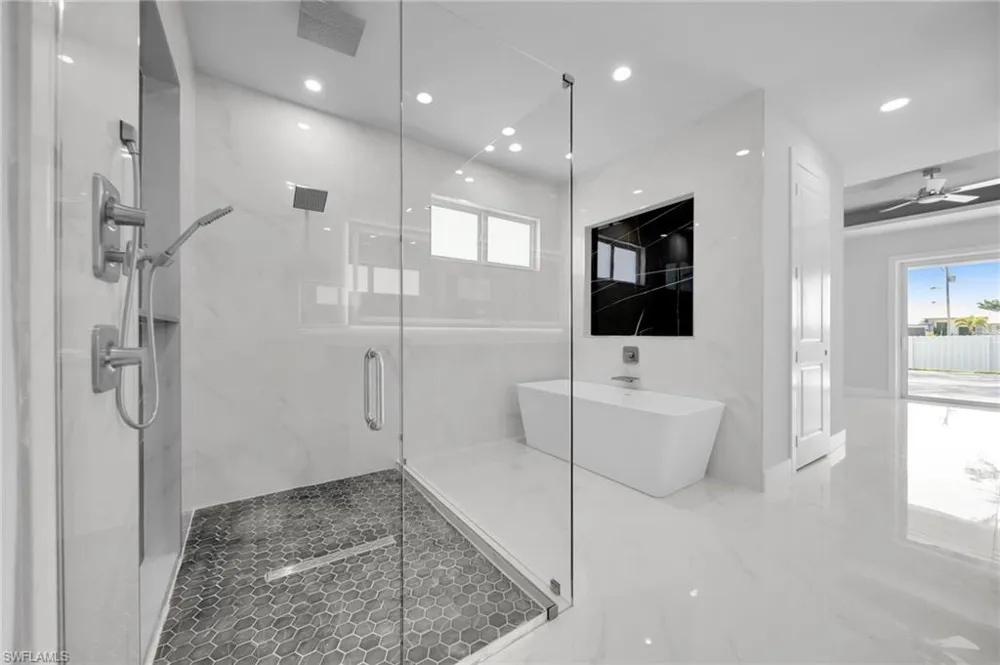 1107 NW 40th Place Cape Coral, FL 33993