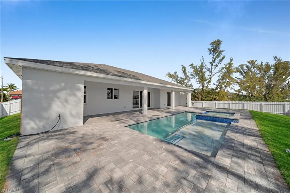 1107 NW 40th Place Cape Coral, FL 33993