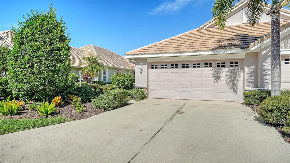 8306 TARTAN FIELDS CIRCLE Bradenton, FL 34202