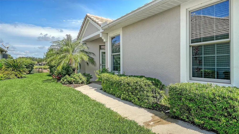 8306 TARTAN FIELDS CIRCLE Bradenton, FL 34202