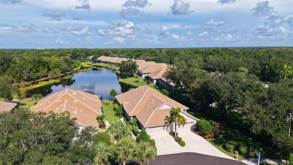 8306 TARTAN FIELDS CIRCLE Bradenton, FL 34202