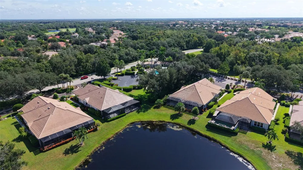 8306 TARTAN FIELDS CIRCLE Bradenton, FL 34202