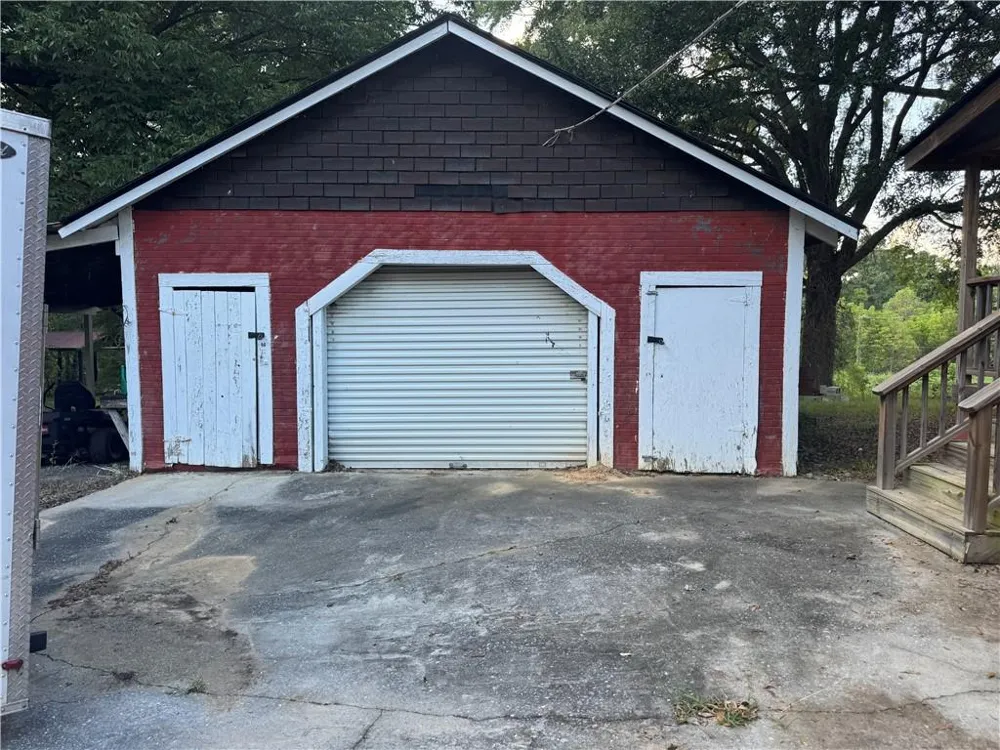 523 Old Tennessee Highway NE White, GA 30184