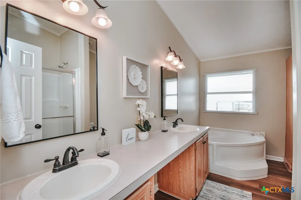 807 E Mesquite Lane Victoria, TX 77901