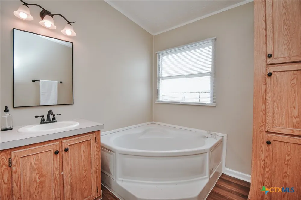 807 E Mesquite Lane Victoria, TX 77901