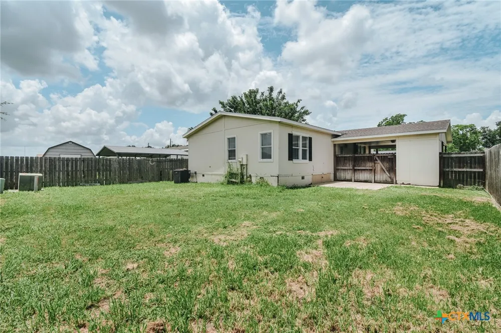 807 E Mesquite Lane Victoria, TX 77901