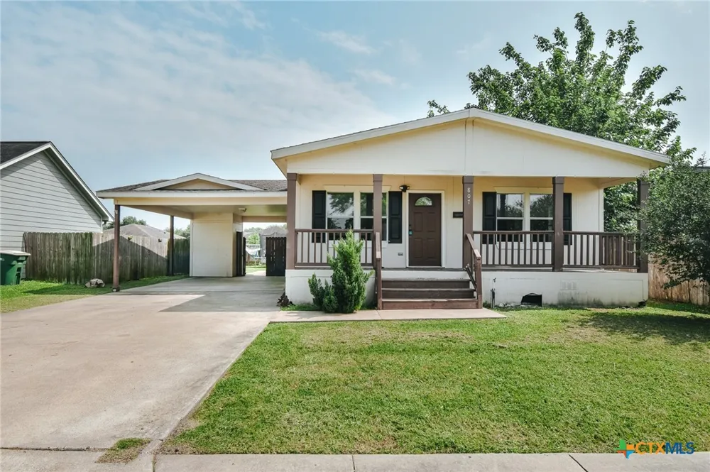 807 E Mesquite Lane Victoria, TX 77901