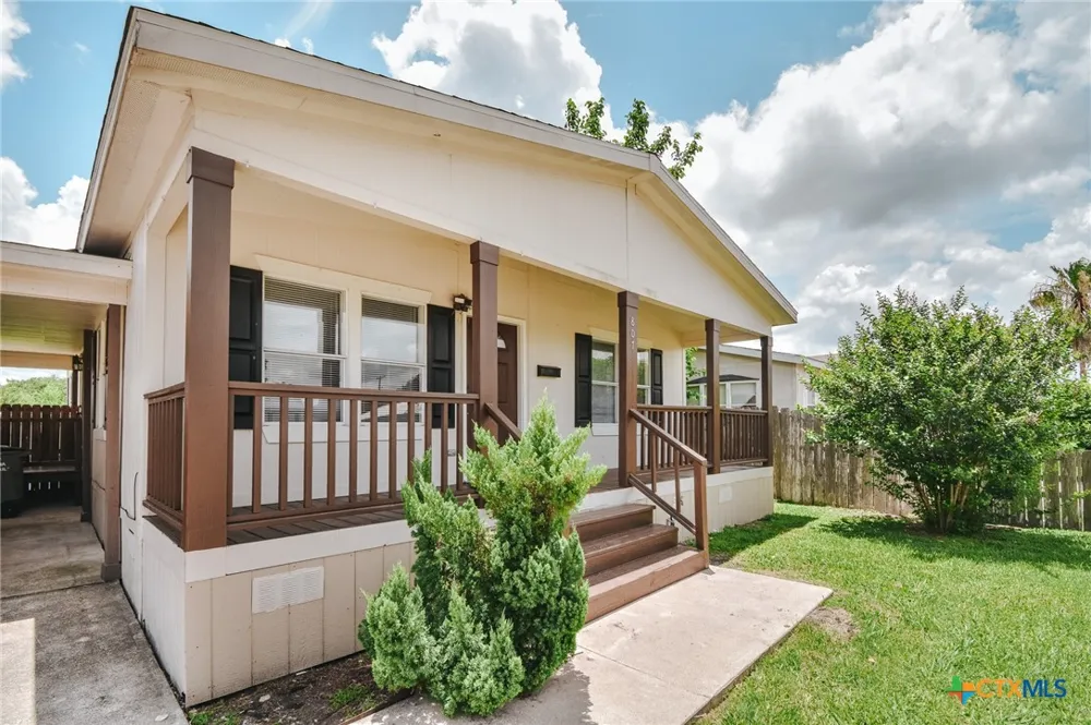 807 E Mesquite Lane Victoria, TX 77901